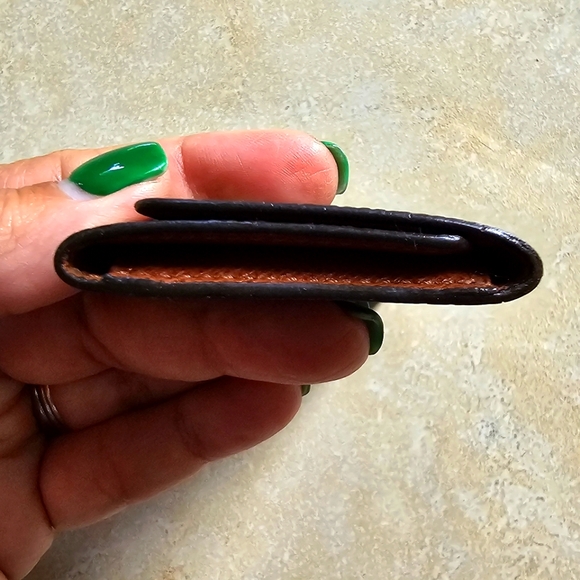 Louis Vuitton Monogram 4 Key Holder, EUC - Picture 5 of 9